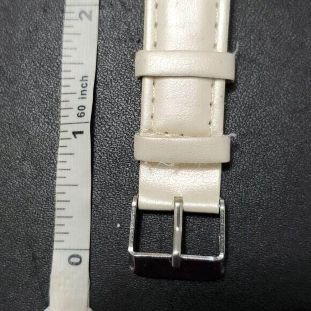 Cream and silver tone Hello Kitty watch - Picture 10 of 12